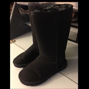 Ugg’s Size 6 Black
